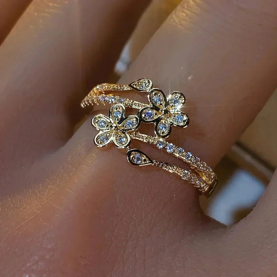 Bague en Or avec Fleurs Élegantes et Brillantes